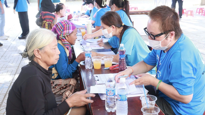 Huong Hiep: Lebih 3,000 orang menerima pemeriksaan perubatan dan ubat percuma.