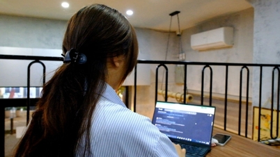 Đau cổ vai gáy gia tăng ở người trẻ do thói quen lạm dụng thiết bị điện tử