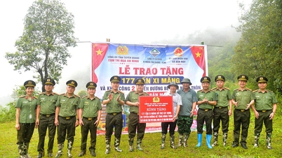 The provincial police donated 177 tons of cement to support the construction of rural roads in Ban May commune.