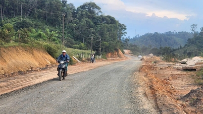 A província de Quang Ngai nomeia 25 estradas provinciais, totalizando mais de 1.100 km de extensão.