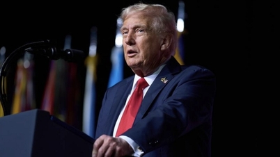 Herr Trump sagte, morgen werde ein hochrangiges Treffen mit dem Iran stattfinden.