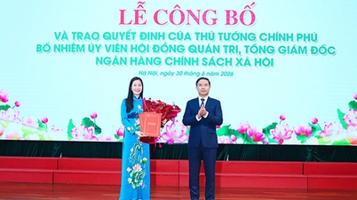 La nouvelle directrice générale de la Banque de politique sociale, Nguyen Thi Hang, prend ses fonctions.