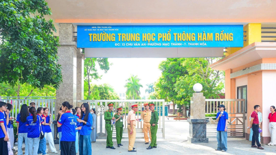 Entrance exam scores for 10th grade in Thanh Hoa: Ham Rong High School has the highest score with 25.6 points.