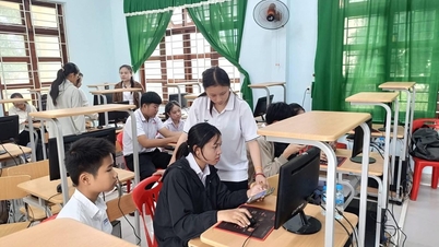 Capacitación en educación STEM (ciencia, tecnología, ingeniería y matemáticas) y robótica para docentes y estudiantes en Laos.