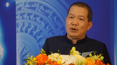 루옹 딘 둥 감독은 장편 영화 제작비의 두 배에 달하는 예산을 들여 국가 홍보 영화를 제작한다.