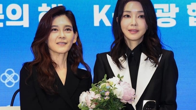 La Primera Dama de Corea del Sur y la "Princesa Samsung" lucieron elegantes atuendos para el evento.