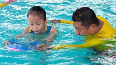 Enseñar natación a niños de zonas rurales: [Parte 3] Eficaz si se le presta la atención adecuada.