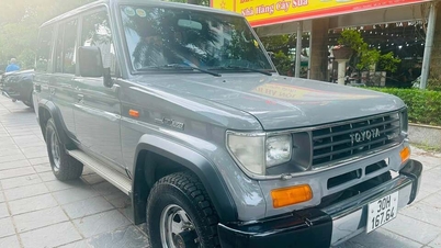 Un Toyota Land Cruiser Seria 70 rar, din 1991, vechi de 35 de ani, costă 900 de milioane de VND.