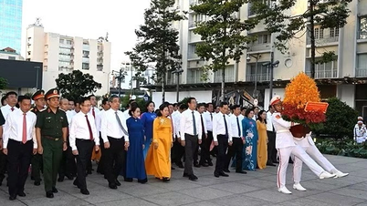 La délégation de Hô Chi Minh-Ville a déposé des gerbes en mémoire du président Hô Chi Minh.