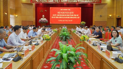 Celostátní online konference shrnující jeden rok fungování celkového organizačního modelu politického systému a třístupňového modelu místní samosprávy - Cao Bang Online Newspaper