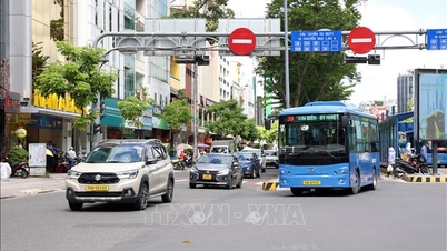 Ho Či Minovo Město: Obyvatelé nadšení z prvního dne bezplatného jízdného v autobusech.