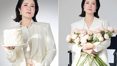 A sus 53 años, la artista galardonada Nguyệt Hằng luce radiante y feliz, rodeada de su esposo, hijos y nietos.