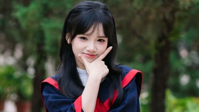 그녀의 아버지는 일찍 세상을 떠났고, 그 여학생은 근면한 어머니의 손에서 자라 전국 최고 성적을 거둔 학생이 되었습니다.