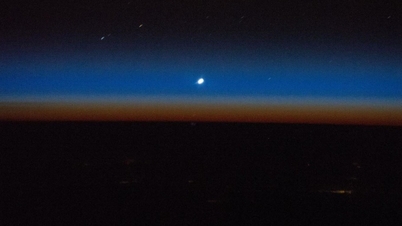 Domani avrete l'opportunità di ammirare una stella straordinariamente luminosa, paragonabile per luminosità al Sole e alla Luna.