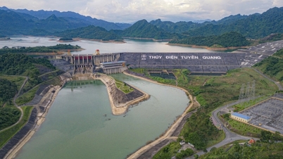 One of the bottom sluice gates of the Tuyen Quang hydroelectric reservoir will be opened this afternoon, July 1st.