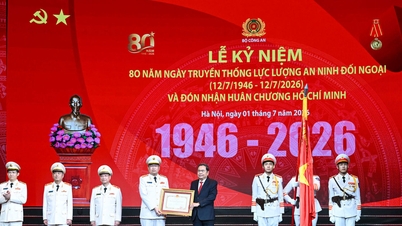 National Assembly Chairman Tran Thanh Man attended the ceremony commemorating the 80th anniversary of the Traditional Day of the Foreign Security Force.