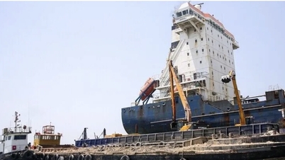 Buitenlands schip in nood na afwijking van de aangewezen route in Iran.