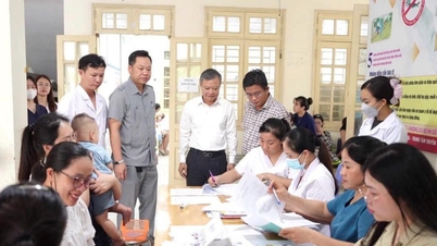La commune d'An Khánh organise des examens de santé pour les enfants de moins de 6 ans, intégrés à la vaccination de routine.