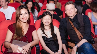 Phuong Vy strahlt neben ihrem westlichen Ehemann und ihrer Tochter.
