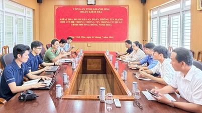 Provinční policie provedla inspekci a posouzení zabezpečení sítě v budově Lidového výboru v okrese Dong Ninh Hoa.
