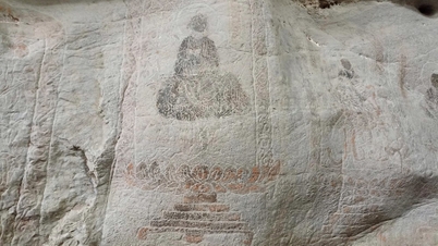 Ninh Binh: Een unieke verzameling oude rotstekeningen die 18 Arhats afbeelden op de rotswand.