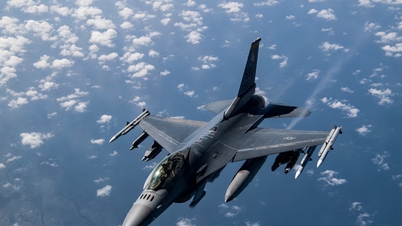 USA tränar AI i luftstrid bortom synhåll på F-16 stridsflygplan.