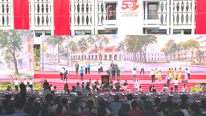 Genel Sekreter ve Cumhurbaşkanı To Lam, Ho Chi Minh şehrinin 50. yıldönümünü anma törenine katıldı.
