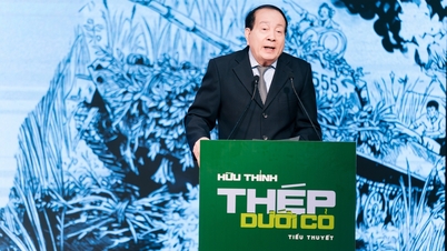 Dichter Huu Thinh publiceert zijn eerste roman.