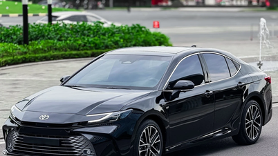 Hybridní Toyota Camry má ve Vietnamu novou cenu.