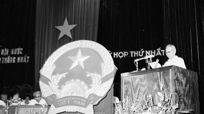 50 let oficiálního názvu „Vietnamská socialistická republika“ a aspirace na rozvoj v nové éře.