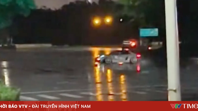 צעיר נעצר ונעצר לאחר שסחף את מכוניתו באמצע רחוב בהו צ'י מין סיטי.