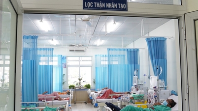 चो रे अस्पताल के डायलिसिस कक्ष के अंदर: रक्त डायलिसिस मशीनें पूरी क्षमता से चल रही हैं, और एक मरीज की उम्र मात्र 23 वर्ष है।
