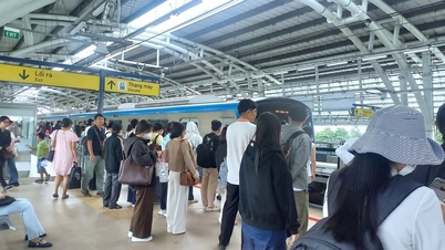 Free Metro service attracts young people to experience it on this special day.