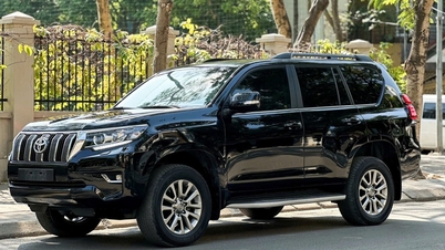 Čtyřletý ojetý vůz Toyota Land Cruiser Prado se prodává za více než 2,2 miliardy dongů.