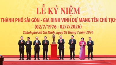 Bandar Raya Ho Chi Minh dengan khidmatnya meraikan ulang tahun ke-50 hari bandar itu diberi penghormatan untuk dinamakan sempena nama Presiden Ho Chi Minh.