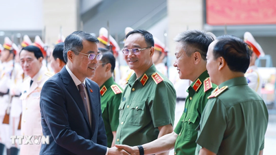 Le Premier ministre Le Minh Hung : Créer un environnement sûr pour que le pays puisse réaliser des percées et aller de l’avant.