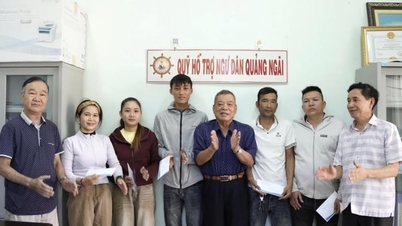 Patnáct rybářů a tři majitelé lodí, kteří se stali účastníky nehody v Quang Ngai, obdrželi z Fondu podpory rybářů podporu ve výši 290 milionů dongů.