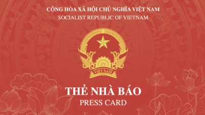 បន្ត​បន្ត​កាត​អ្នកកាសែត។