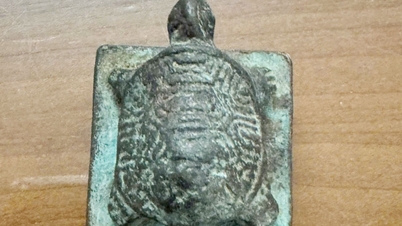 Un ancien sceau en bronze a été découvert dans la commune de Phu Luong.