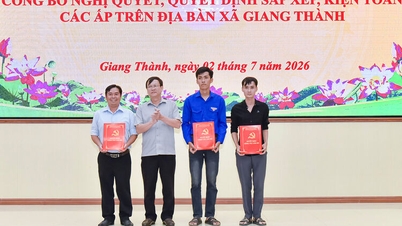เทศบาลตำบลเจียงแทงประกาศมติและข้อตัดสินเกี่ยวกับการปรับโครงสร้างและการรวมกลุ่มหมู่บ้าน