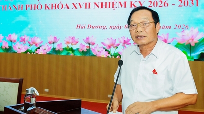 Le président du Conseil populaire de la ville, Le Van Hieu, rencontre les électeurs de 5 quartiers.
