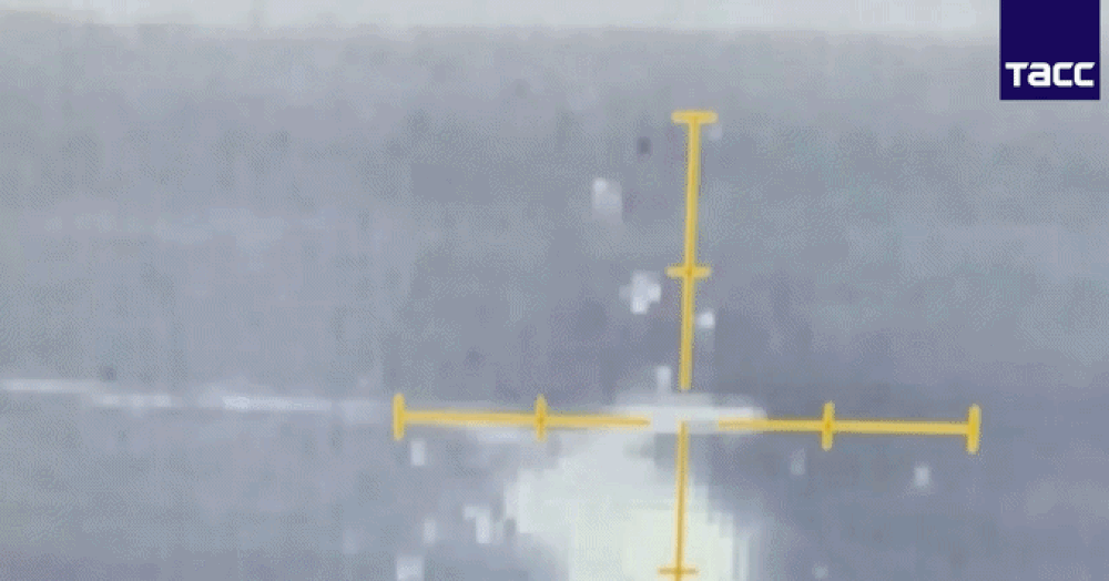 Росія опублікувала відео, на якому видно, як вона збила серію українських катерів-смертників у Чорному морі.