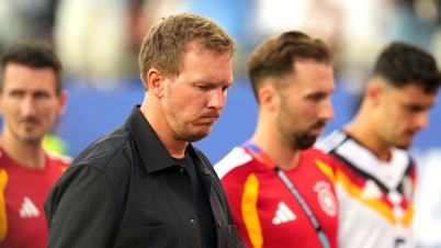 Der deutsche Nationaltrainer befindet sich in einer schwierigen Lage; er kann weder gehen noch bleiben.