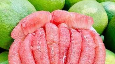 Avslöjar hur man äter grön pomelo för god hjärt-kärl- och matsmältningshälsa.