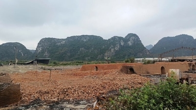 A commune in Hanoi has completely eliminated polluting brick kilns, and now boasts a beautiful lake, often referred to as the "Ha Long Bay on land" of the capital.