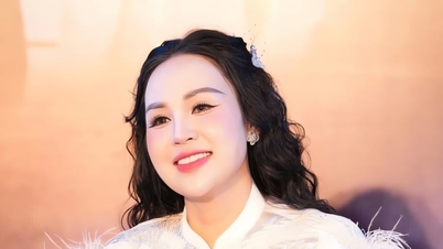 Nữ Tiến sĩ hát những bản tình ca bất hủ của Nga để kể câu chuyện cuộc đời