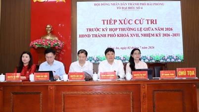 O vice-presidente do Comitê Popular da Cidade, Hoang Minh Cuong, reuniu-se com eleitores em preparação para a 17ª sessão ordinária do Conselho Popular da Cidade, em 2026.