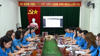 Conferencia para difundir y aplicar las resoluciones del Congreso del Frente de la Patria de Vietnam y del Congreso de los Sindicatos de Vietnam.