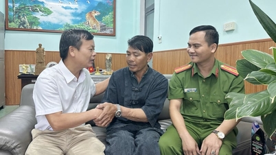 Quang Ngai'deki bir ormanda, 1,2 milyar VND değerinde varlığıyla birlikte 550 km yol kat eden bir adam bulundu.