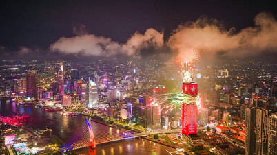 El Saigon Marina IFC ilumina el cielo nocturno el 2 de julio: brilla con orgullo junto a la ciudad, en honor al medio siglo que lleva el nombre del presidente Ho Chi Minh.